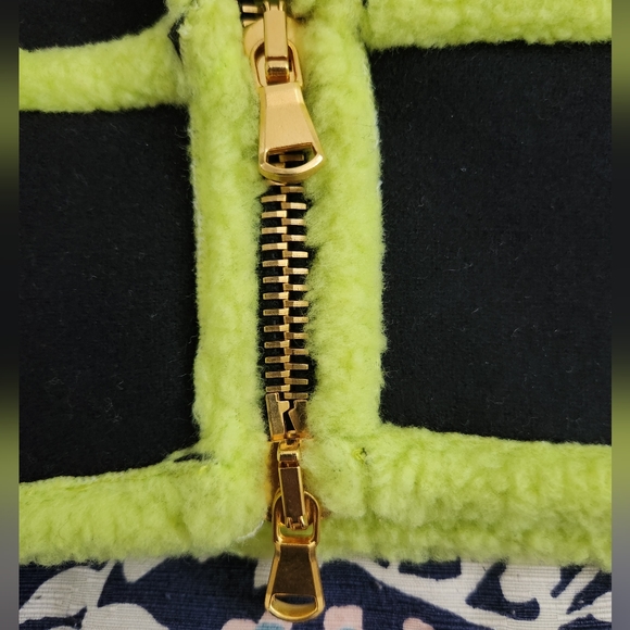 *Boutique Moschino Neon Green and Black Wool Blend Coat, women's size 6… - Picture 8 of 10